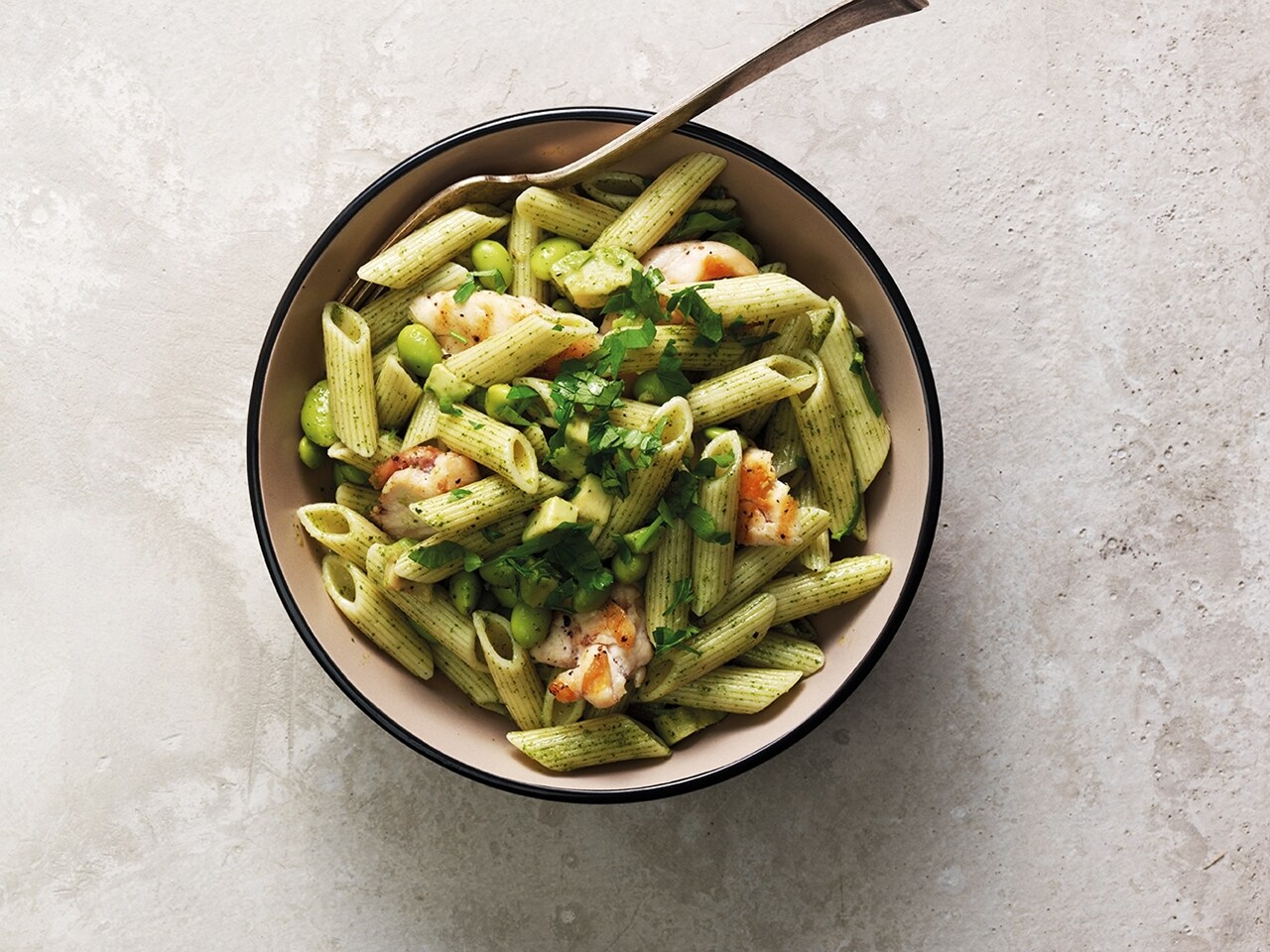 Ensalada De Pasta Al Pesto Con Edamame Y Pollo A La Parrilla
