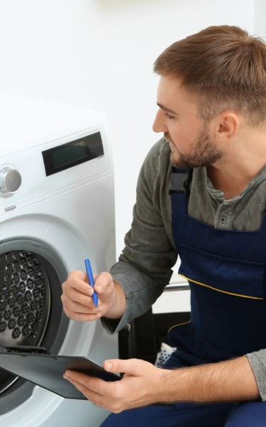 sale-agua-debajo-lavadora-mobile