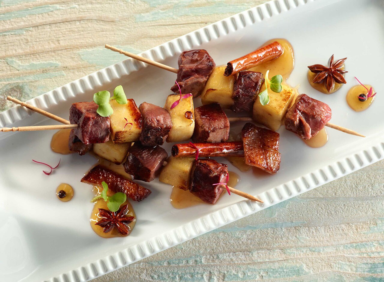Brochetas-de-pato-y-manzana