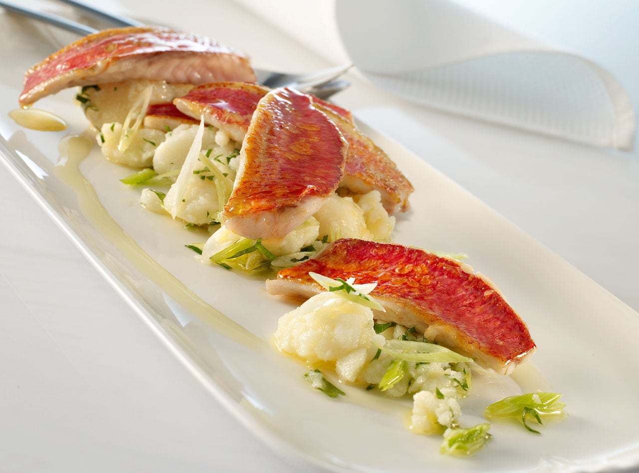 SALMONETES A LA PLANCHA CON PATATAS