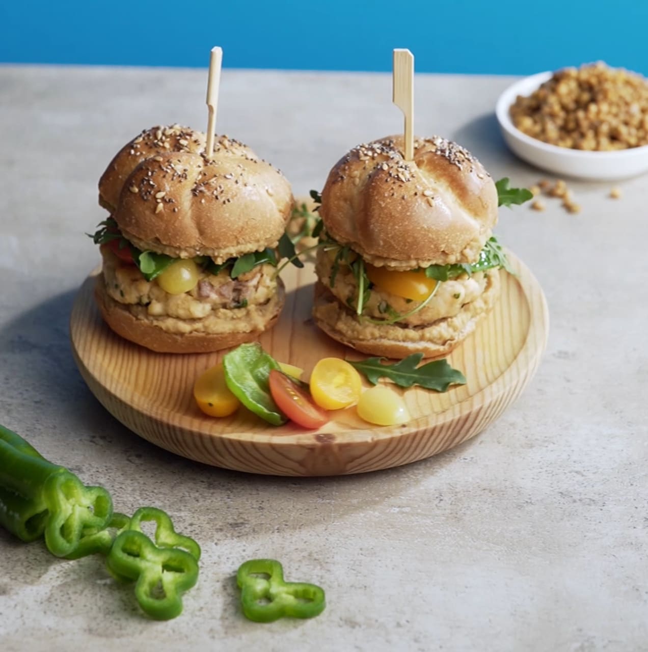 Hamburger di Salmone con Hummus di Lenticchie