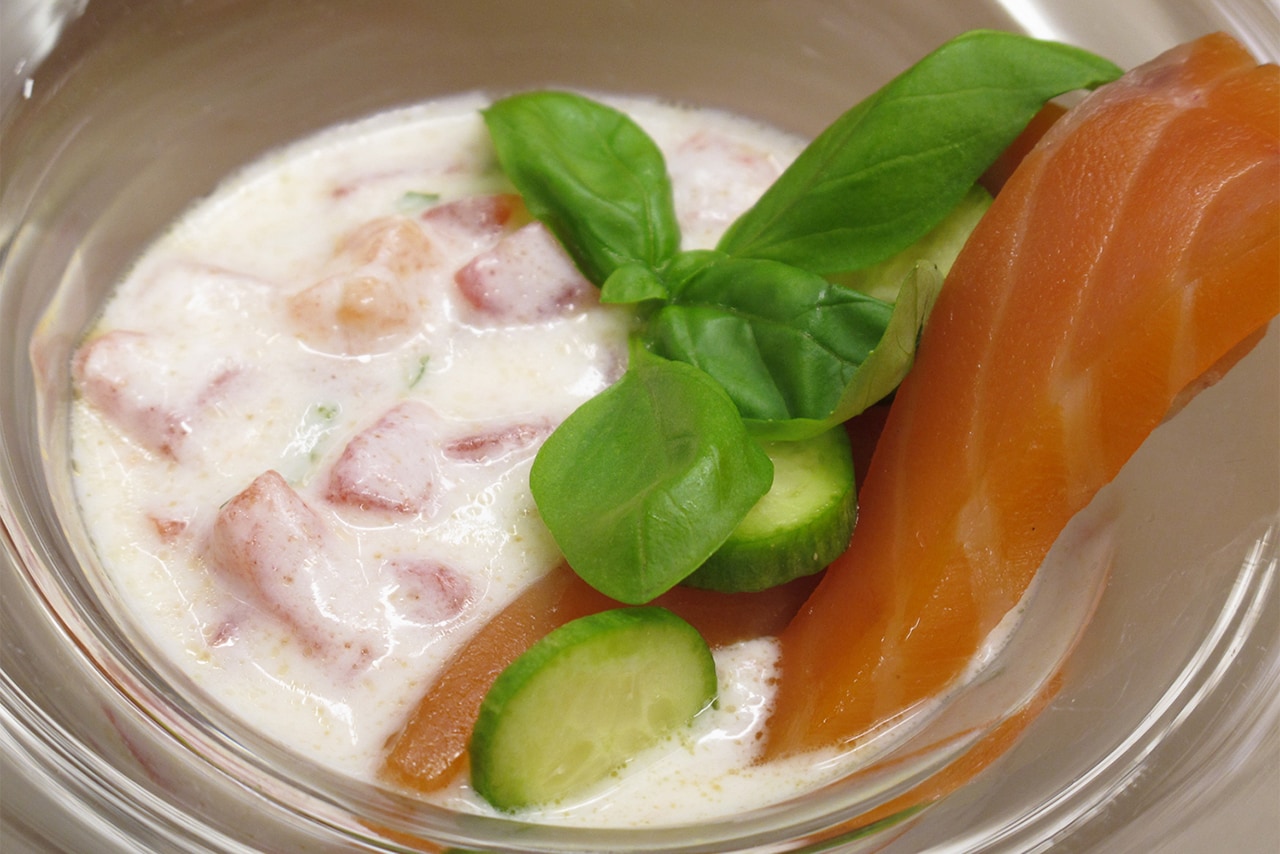Yogur con tomate y salmon ahumado_1498x1000px