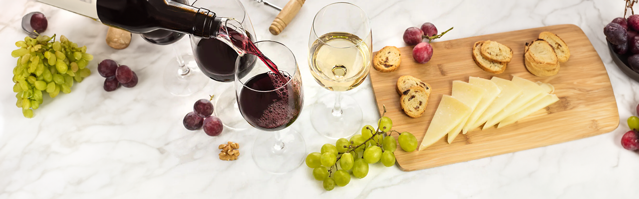 5 lucruri pe care trebuie sa le stii despre servirea vinului