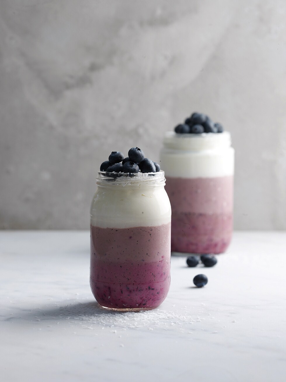 Smoothie Con Arándanos Y Coco En Láminas