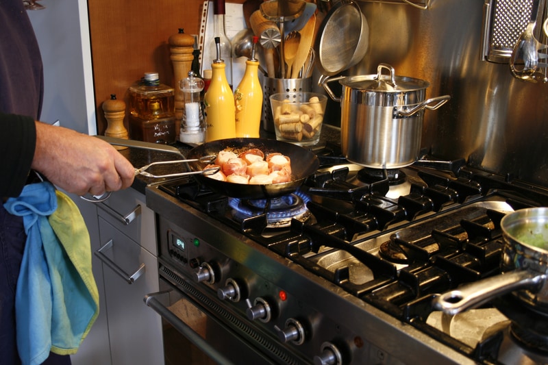 Cooking With A Gas Stove? 10 Tips to Master Your Culinary Skills