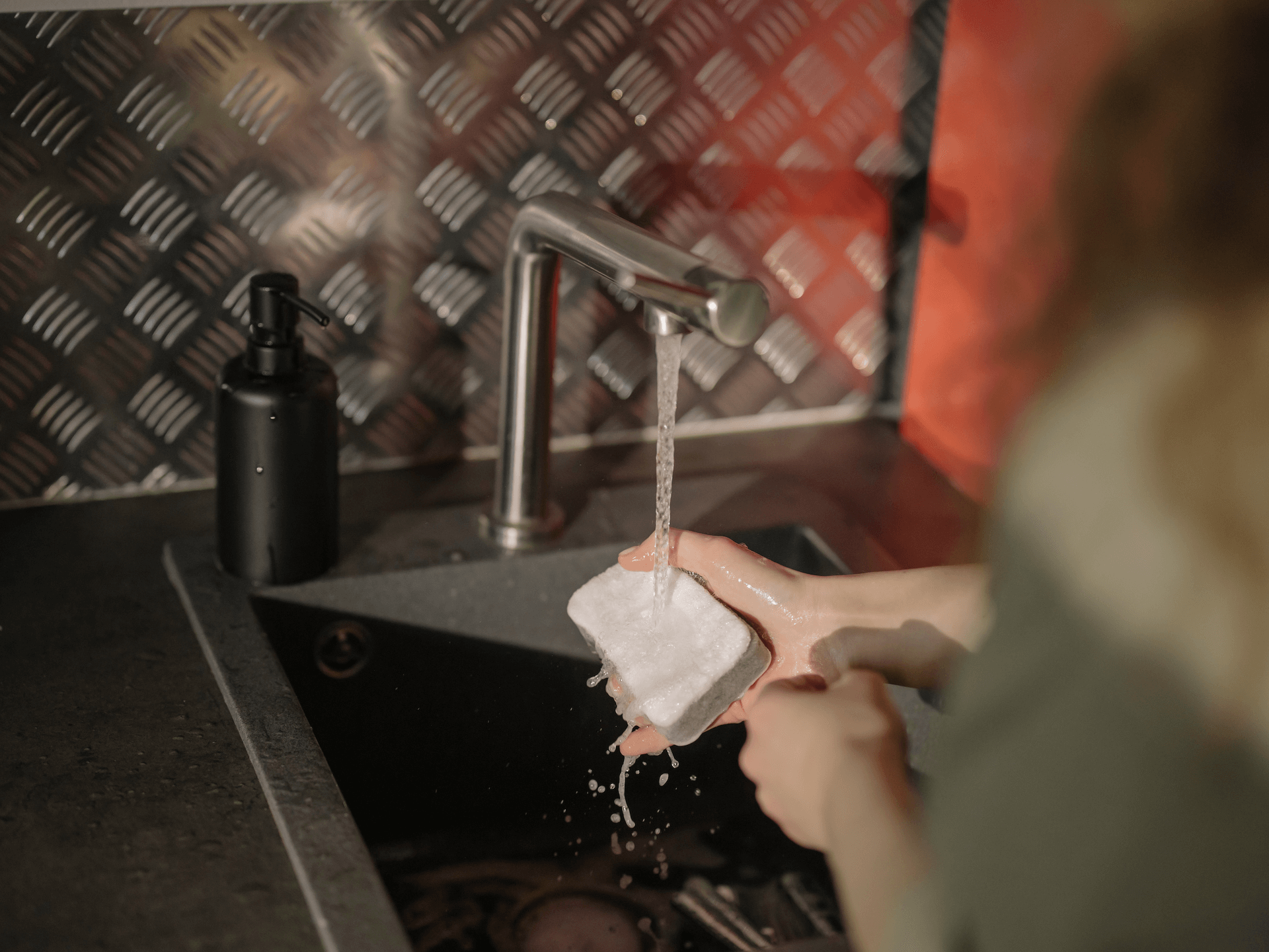 5 Reasons Why Dishwashers are Better than Hand Washing