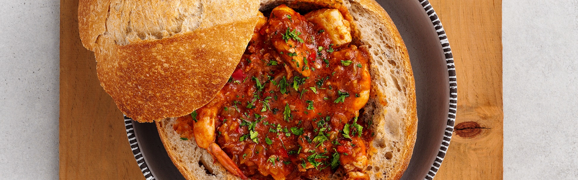 Hühnchen- und Garnelen-Bunny-Chow 
