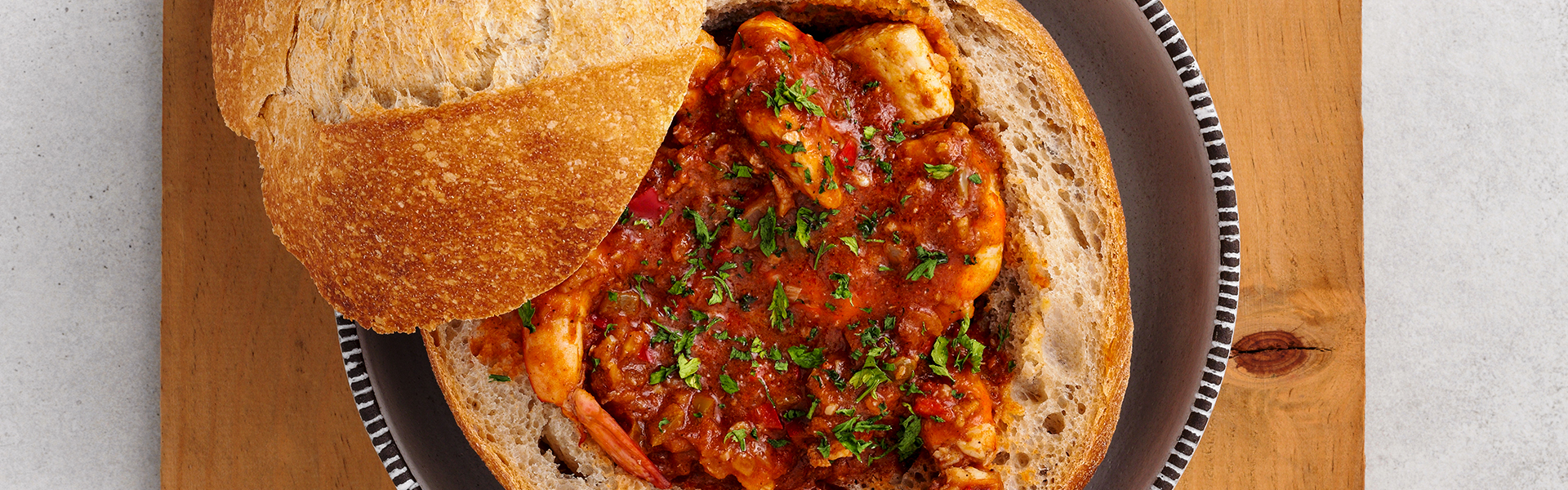 Hühnchen- und Garnelen-Bunny-Chow 