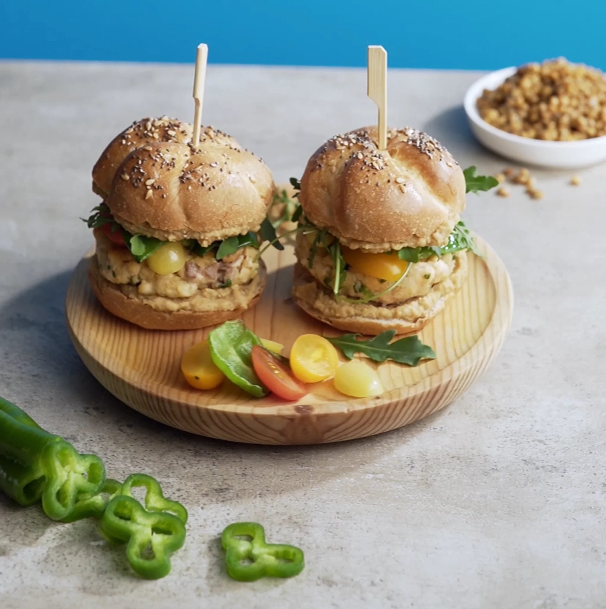 Hamburger di Salmone con Hummus di Lenticchie