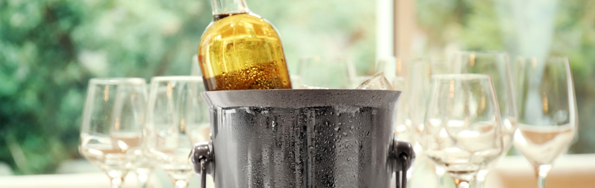 Cómo quitar las manchas de vino en la ropa