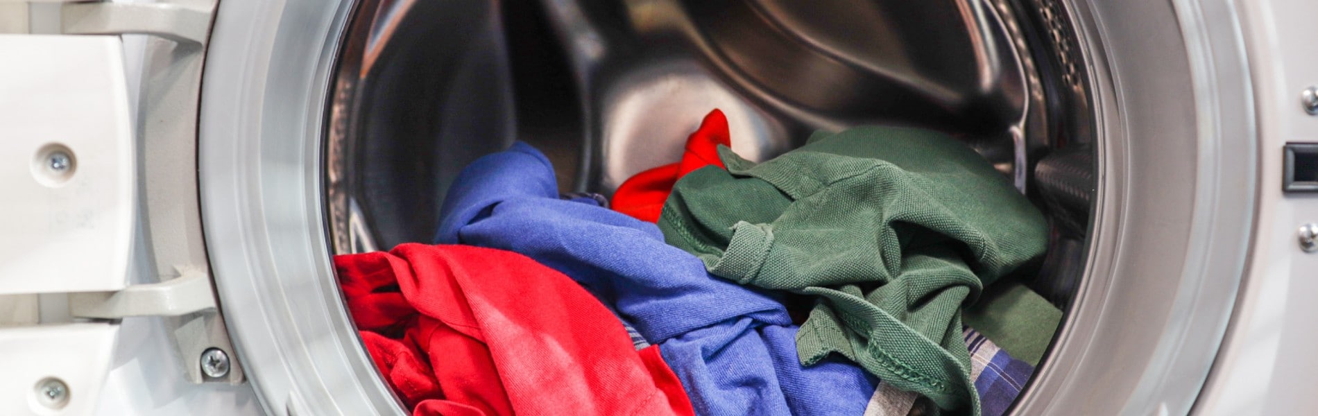 ¿Por qué sale la ropa arrugada de la lavadora?