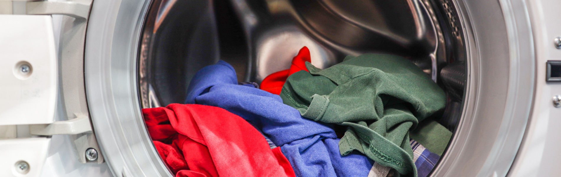 ¿Por qué sale la ropa arrugada de la lavadora?