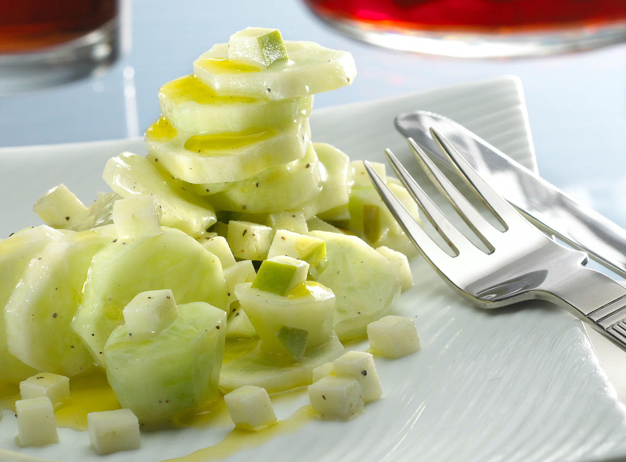 Pepino en ensalada con manzana y yogur