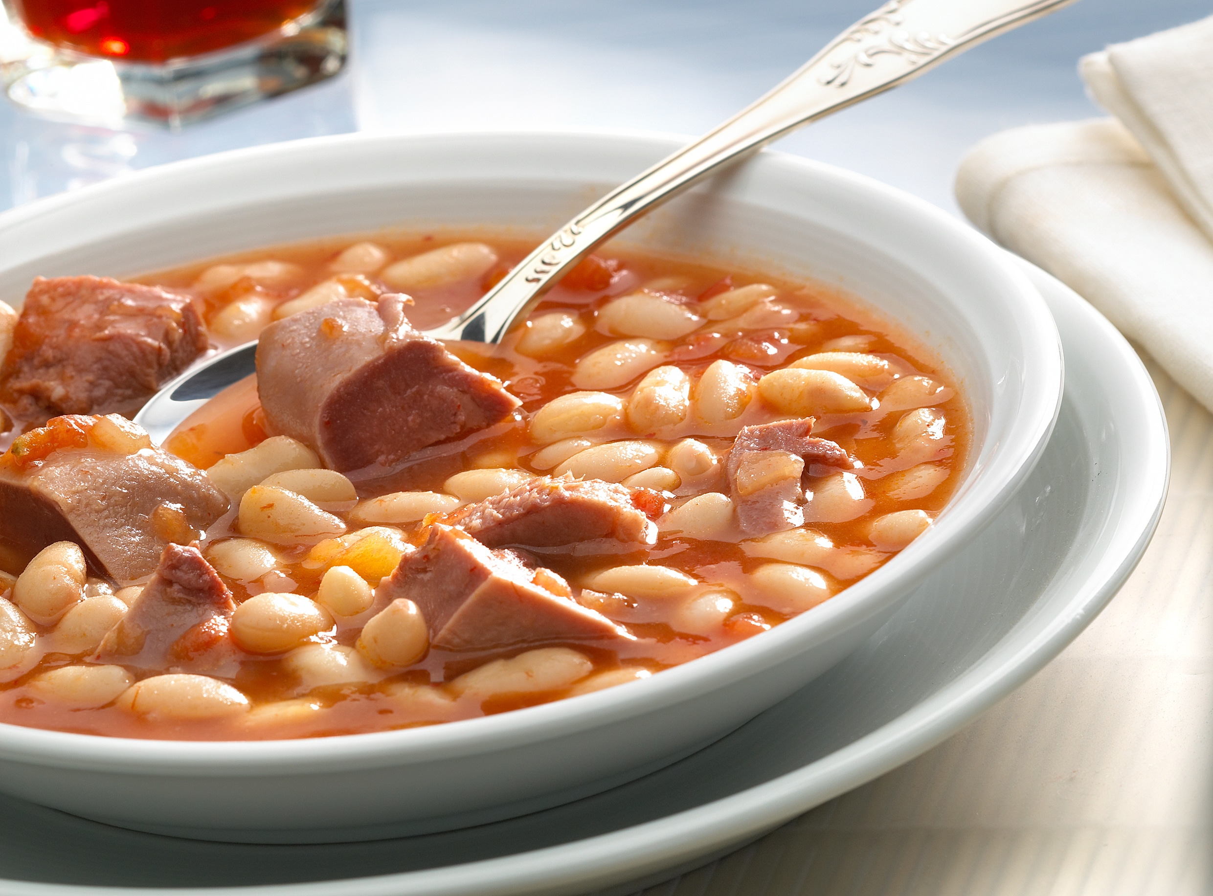 Alubias pochas con morros de ternera