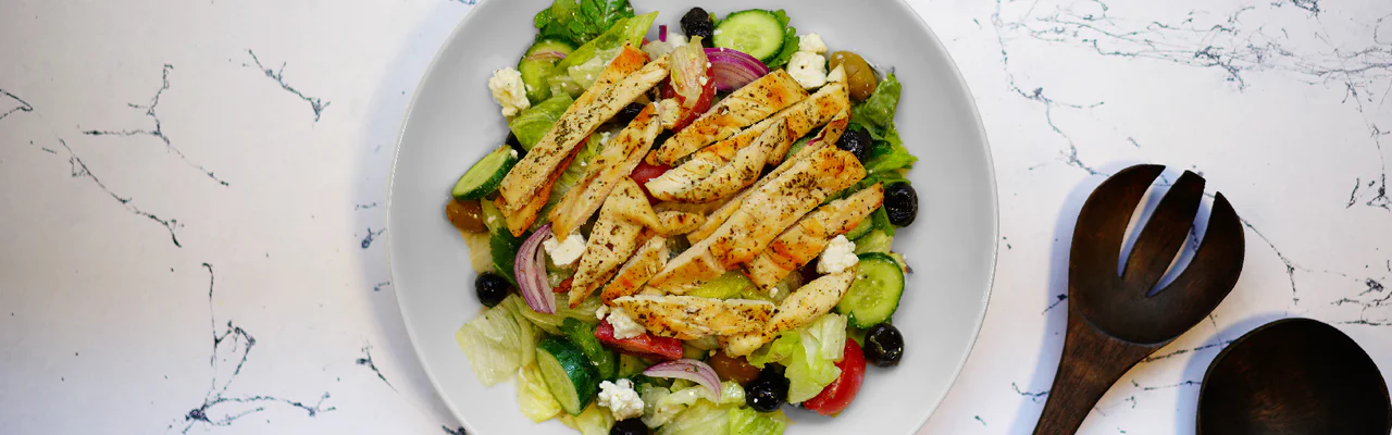 Görögös grillezett csirkesaláta airfryerben Görögös grillezett csirkesaláta airfryerben