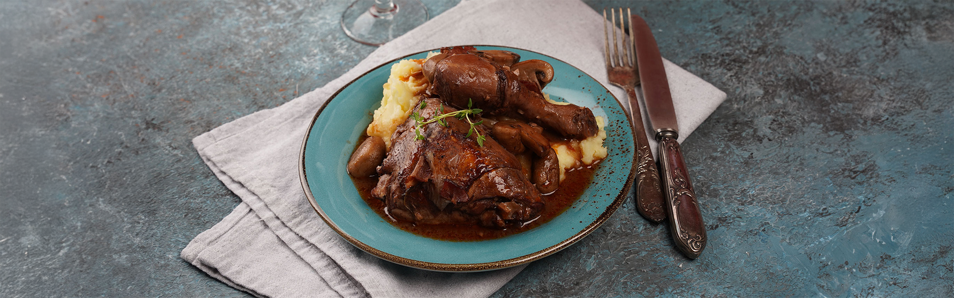 Coq au vin: secretele unei retete franceze autentice
